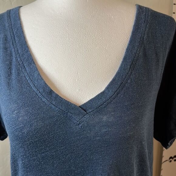 Red Haute Blue top with deep V and back of neck, plus twisted bottom detailing. - Picture 2 of 11